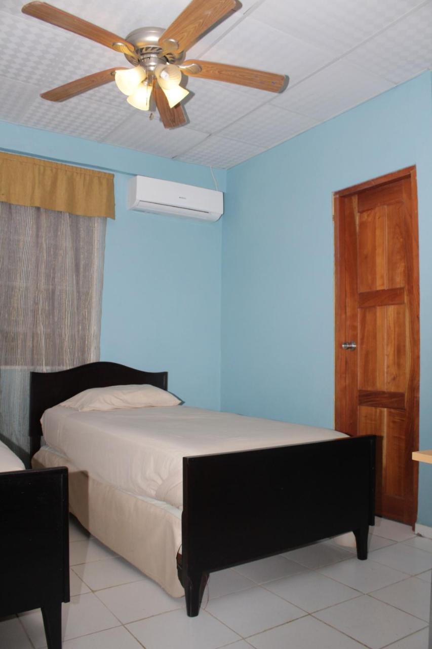 Hostel Guayacan Puerto Armuelles エクステリア 写真